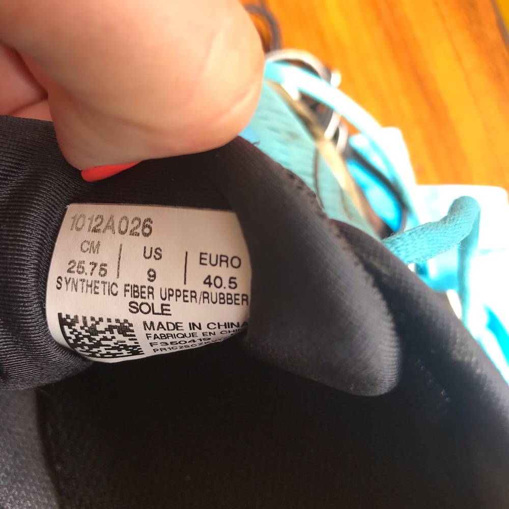 ASICS - Picture 10 of 11